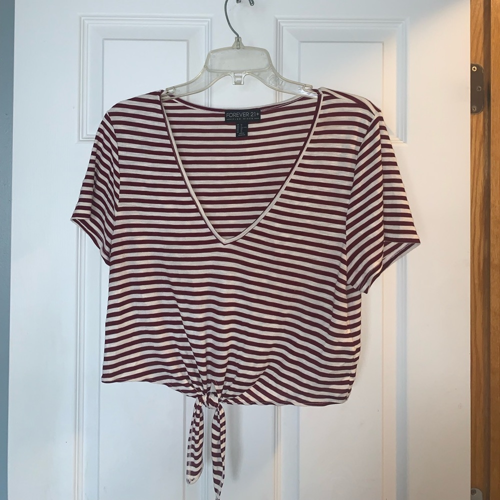 Size: 1X FOREVER21 plussize womens red and white striped vneck  croptop